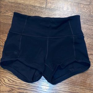 SALE! Athleta SHORT booty shorts Small